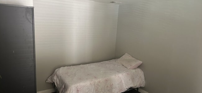 Foto del edificio - 2429 Greenwich Dr