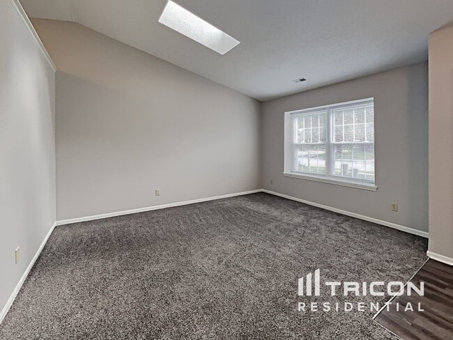 Building Photo - 2343 Rolling Oak Dr