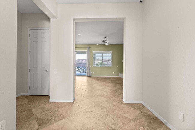 Foto del edificio - "Charming 3-Bed Haven with 2 Full Baths on La Boutique St, Henderson!"