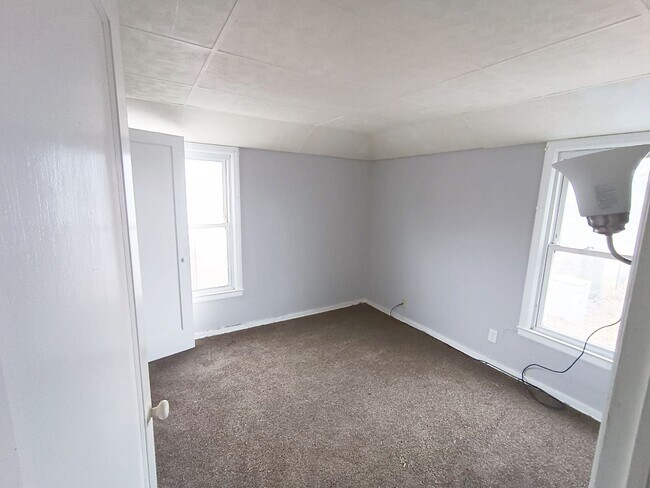 Foto del edificio - 2 BED 1 BATH BEAUTIFUL SINGLE FAMILY HOME ...