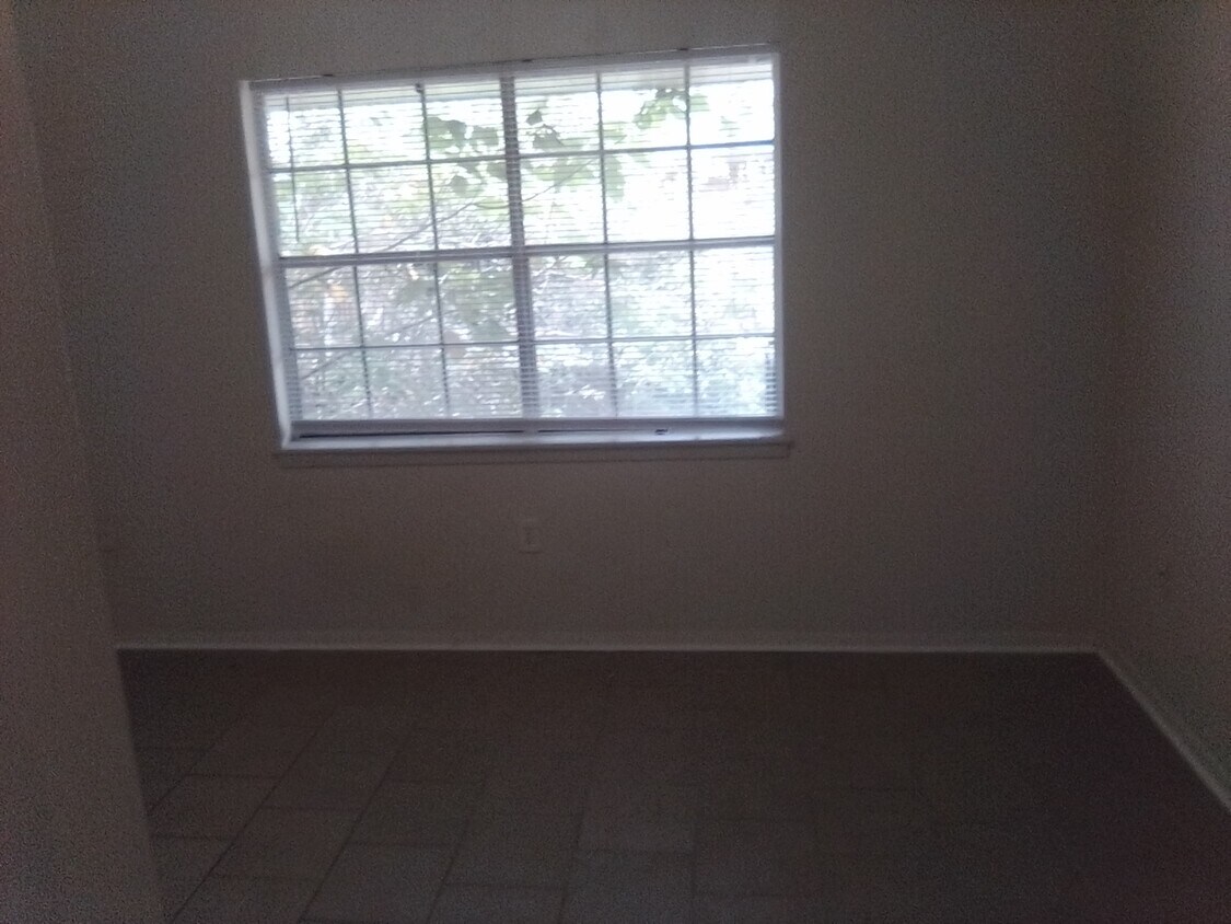 Bedroom - 675 Wooddale Blvd