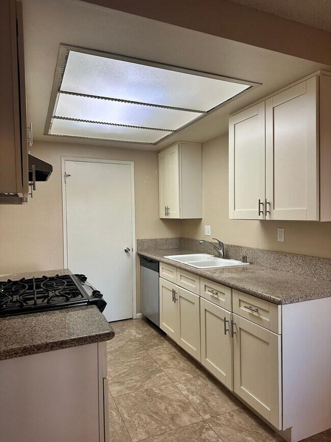 Building Photo - 2659 N Canal St