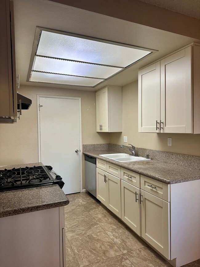 Building Photo - 2659 N Canal St