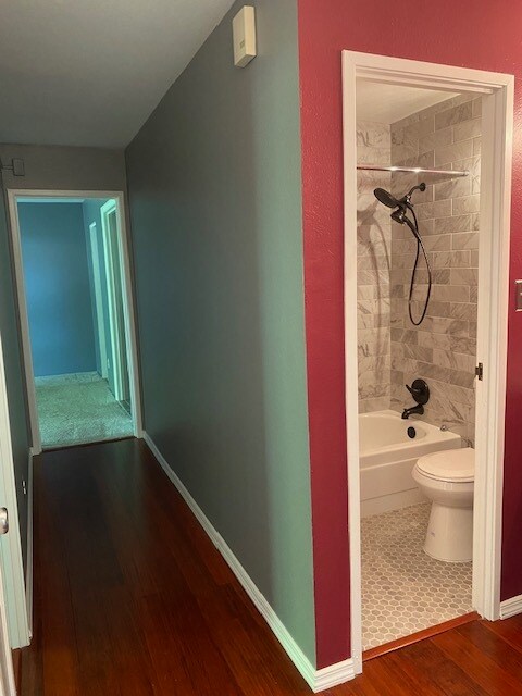 Sala - 451 Golden Cir