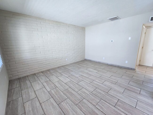 Building Photo - 501 E Glenn St