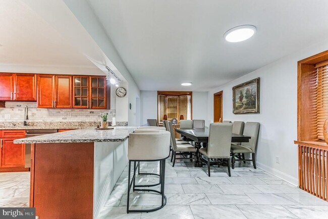 Foto del edificio - 216 Columbia Ave