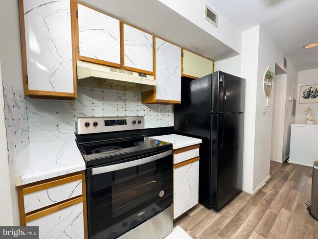 Foto del edificio - 13560 Lord Sterling Pl