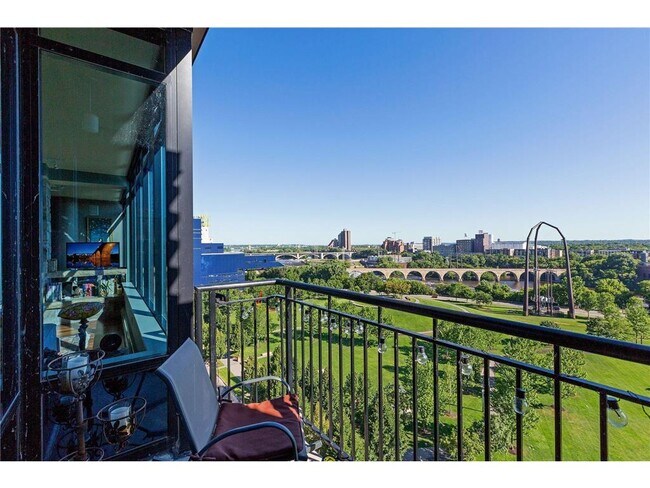 Foto del edificio - 215 10th Ave S