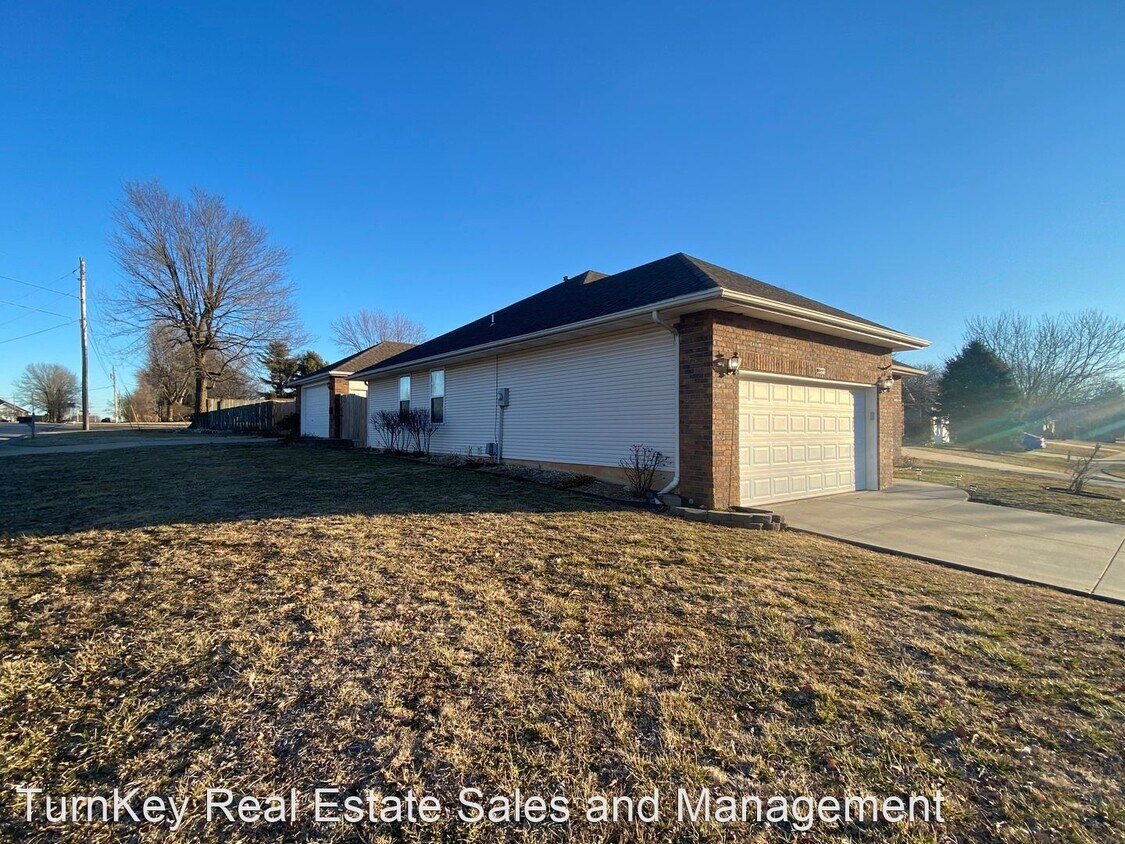 Primary Photo - 3 br, 2 bath House - 1007 Glen Oaks Dr