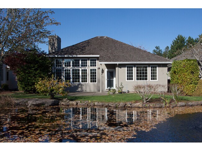 Foto del edificio - 16090 NW Birdie Ln