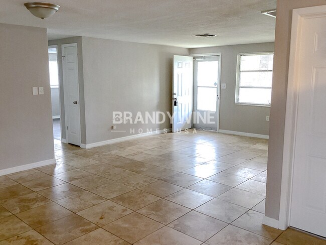 Building Photo - 7317 Oak Crest Dr