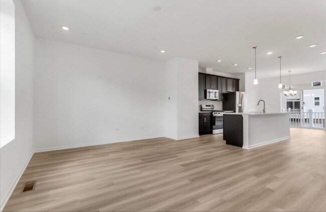 Foto del edificio - 1060 E Oakton St