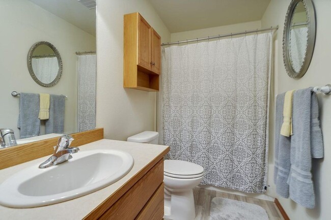 Building Photo - 3 Bedroom, 2 Bath Home in Desirable Post F...