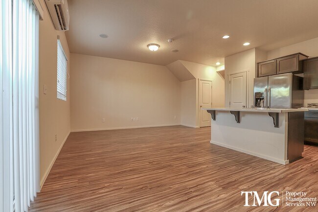 Building Photo - Gorgeous 3BD Townhome in Fantastic Hazel Dell Location!  Don't miss out!