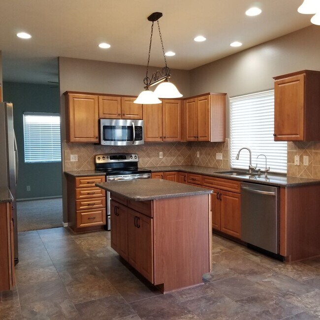 Foto del edificio - 4 Bedroom Millard Home!