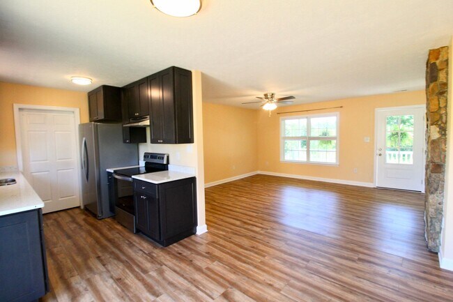 Foto del edificio - Stunning Home with Breathtaking Blue Ridge Mountain Views!   3 Bedrooms | 2 Baths