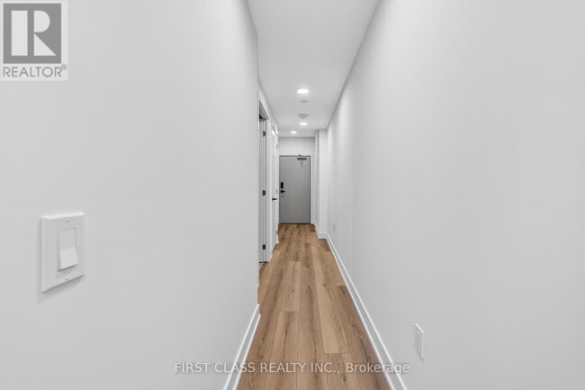 Building Photo - 758 Dovercourt Rd