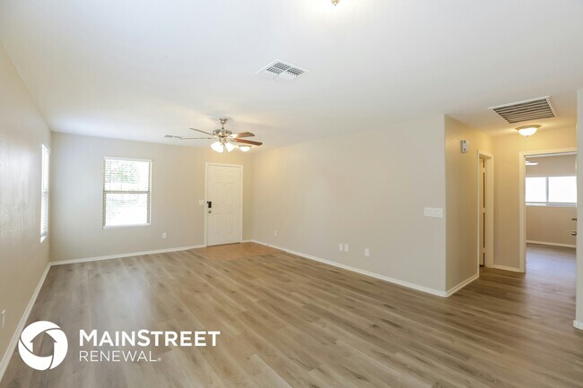 Foto del edificio - 2440 W Romley Rd