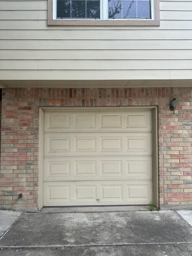 Building Photo - 13613 Woodstone Way