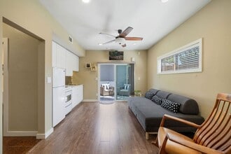 Building Photo - 215 Monterey Dr