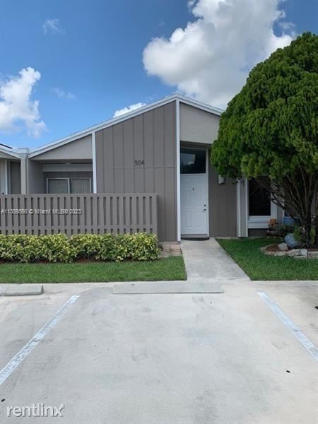 Foto principal - 3 br, 2 bath House - 504 Woodgate Cir # C