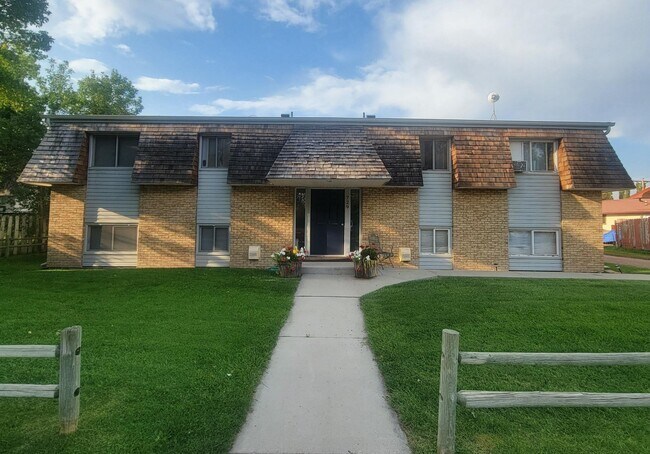 Building Photo - 729 Halbert St