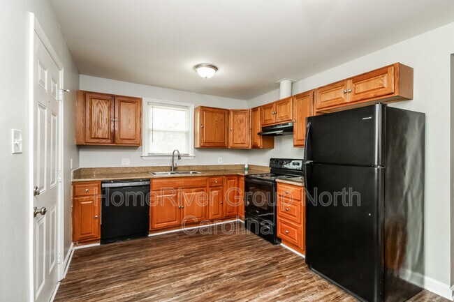 Building Photo - 104 Revere Dr