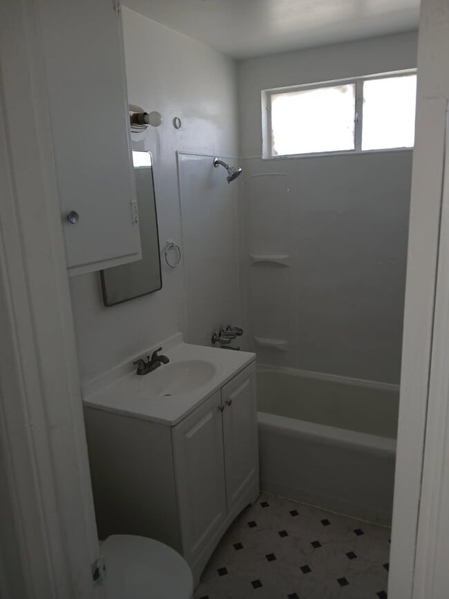 Building Photo - 300 Maxine Ave