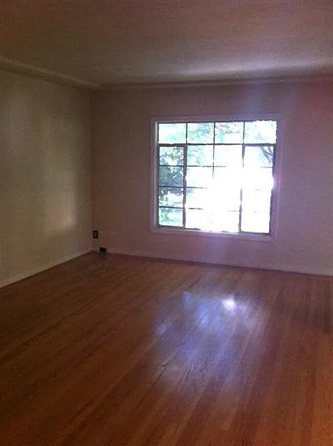 Foto del edificio - 734-736 McClatchy Way