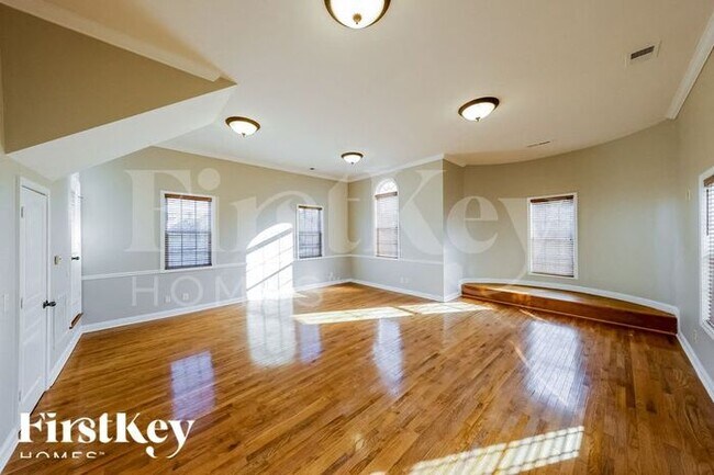 Foto del edificio - 8025 Brookhaven Ln