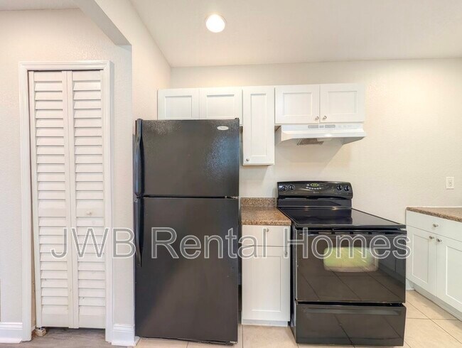 Building Photo - 1839 Miller St