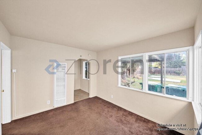 Building Photo - 439 E 55th St