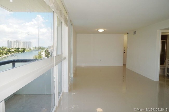 Building Photo - 3200 Collins Ave