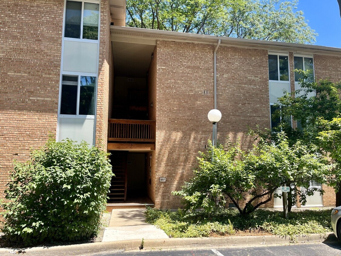 Primary Photo - 5817 Oakwood Dr