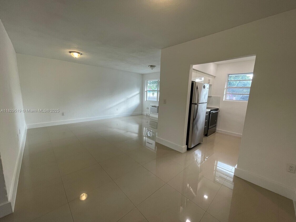 Foto principal - 8390 NW 15th Ave