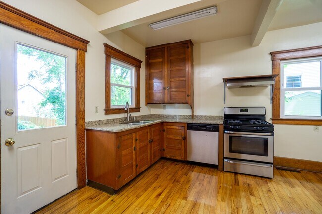 Photo - 225 Lennox Ave House