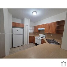 Building Photo - 875 SW 6th Pl