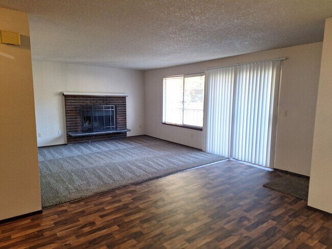 Building Photo - 3270 SE Goldmaur Ct