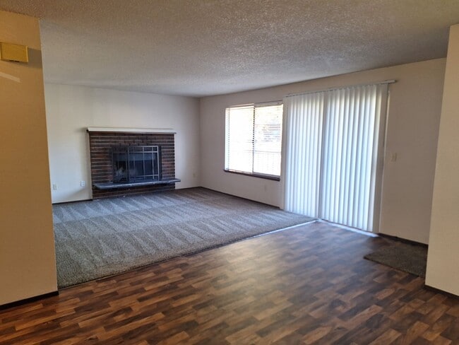 Building Photo - CENTRAL PORT ORCHARD - 2 BEDROOM DUPLEX WI...