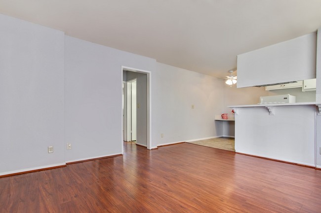 Foto del edificio - 2652 Ellendale Pl