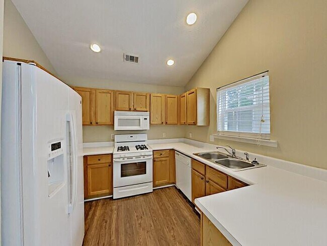 Foto del edificio - 2110 Keenland Ct