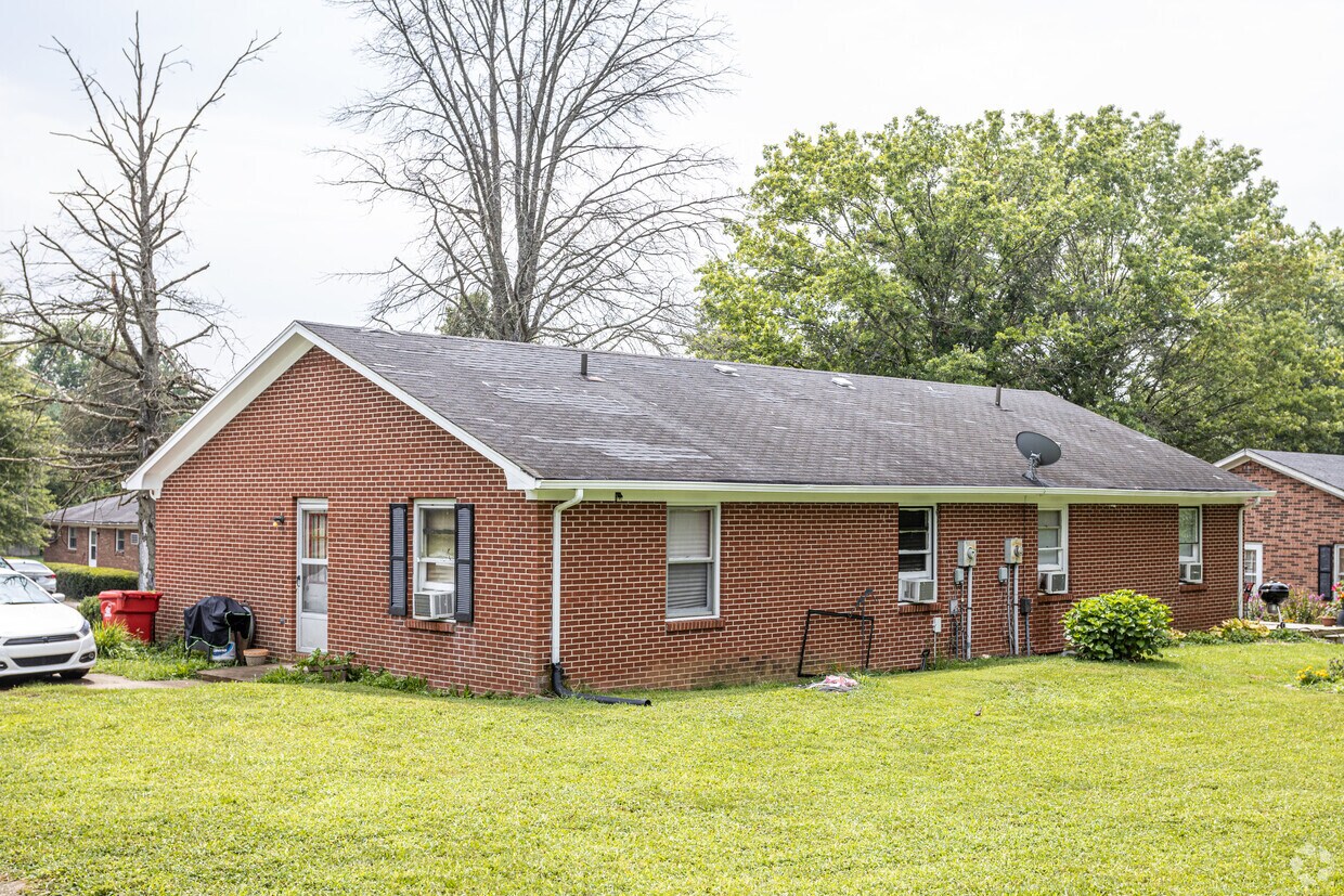 Building Photo - 301-345 Garden Park Dr