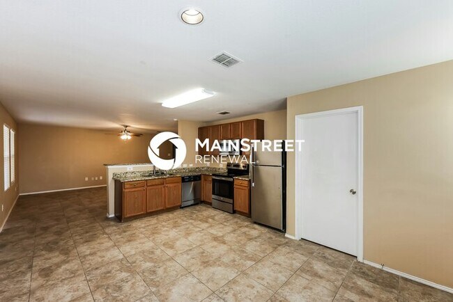 Building Photo - 4 Bedroom Pet-Friendly Home in Fort Worth, TX with Main Street Renewal