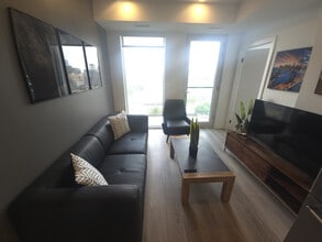 Building Photo - 30 Mutual St