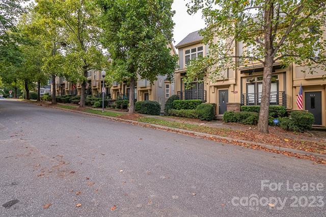 Building Photo - 916 Garden District Dr