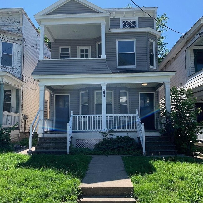 Building Photo - 206 Ontario St