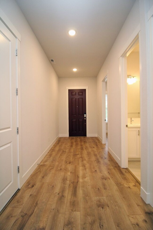 Building Photo - New Construction 5 Bed / 3 Bath Home in Ea...