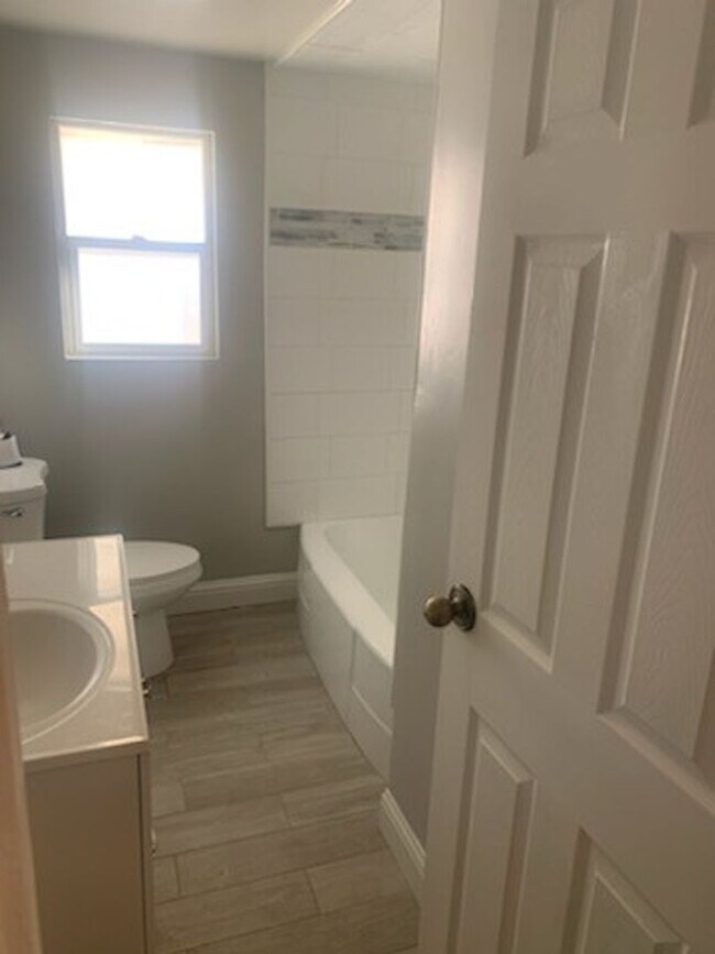 Foto del edificio - NE Bakersfield 4 Bedroom, 2 Bathroom Home.