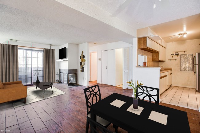 Building Photo - 1645 Carriage House Terrace