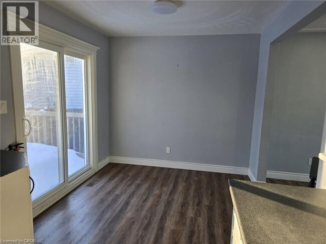 Building Photo - 593 Mt Anne Dr